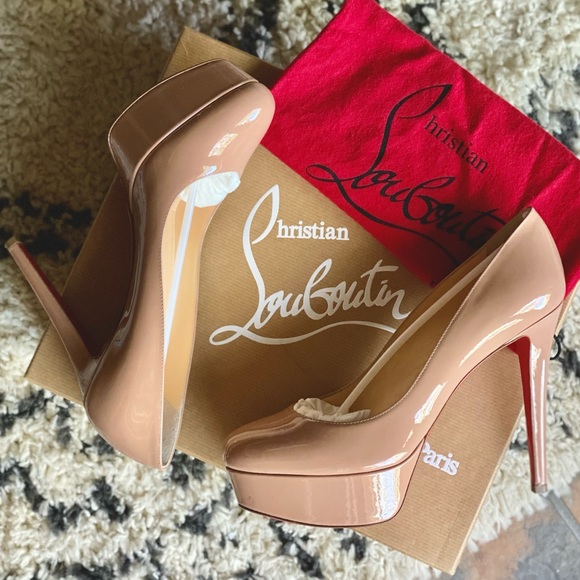 CHRISTIAN LOUBOUTIN Nude Patent Leather Bianca Pumps 7.5 8 Platform Heels - Picture 1 of 8